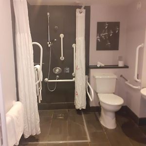 Chambre Accessible aux Personnes à Mobilité Réduite Lit King-Size